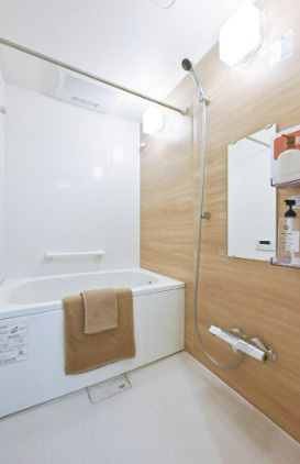 蓮根ファミールハイツ1号棟の浴室|日々の疲れを癒すお風呂付です