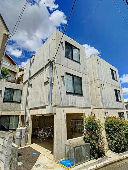 MidCUBE中台の外観