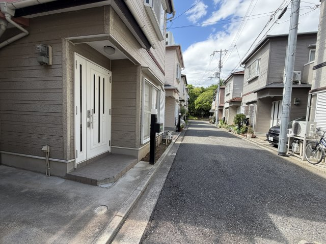 尼崎市東難波町４丁目戸建の前面道路含む現地写真