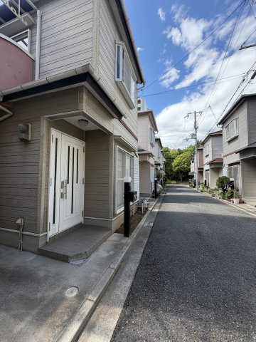 尼崎市東難波町４丁目戸建の前面道路含む現地写真|リフォーム前　（2026.5.1.現在）