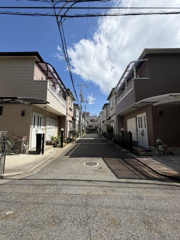 尼崎市東難波町４丁目戸建の前面道路含む現地写真|リフォーム前　（2026.5.1.現在）