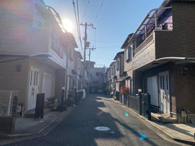 尼崎市東難波町４丁目戸建の前面道路含む現地写真