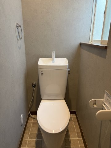 尼崎市東難波町４丁目戸建のトイレ|2階トイレ新調