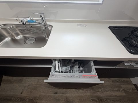 尼崎市東難波町４丁目戸建のキッチン|収納量たっぷり