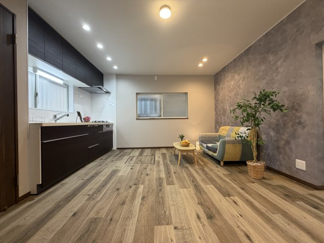 尼崎市東難波町４丁目戸建の居間・リビング