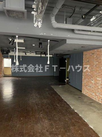 ロイヤルビレッジの駐車場