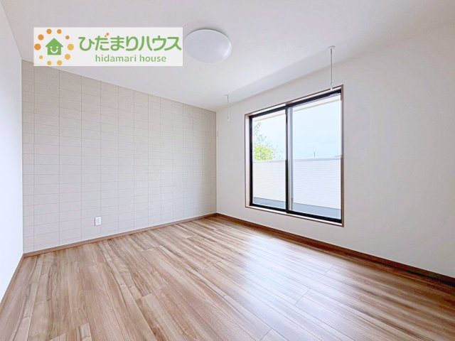 【寝室】 | 牛久市牛久町第1期　新築戸建　3号棟 | バルコニーに面していて、たっぷり光りの入る明るい主寝室です！