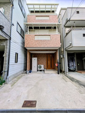 住之江区安立3丁目　2沿線駅徒歩圏内　中古戸建の外観|車種により2台駐車可能です。