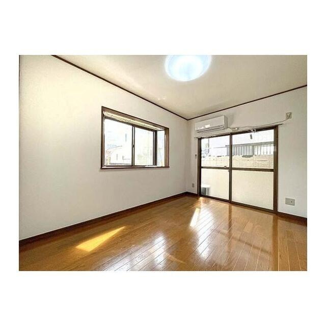 二面採光の明るいお部屋です