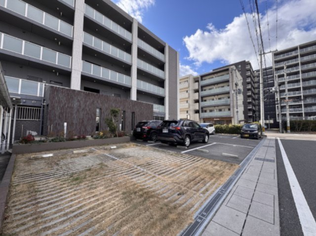 グレース桂川の駐車場