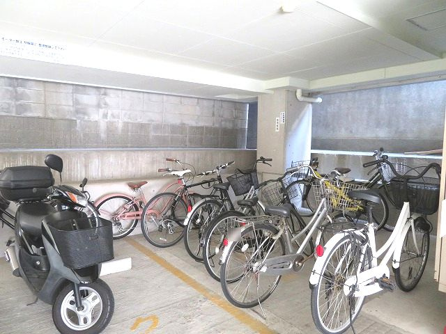 MKビルの駐車場|車をお持ちの方に嬉しい駐車場付きの物件です