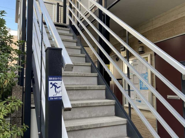 レオパレス住吉南町の玄関