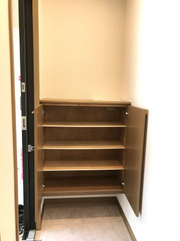 プレステージ芦屋F棟の収納|シューズボックスが備え付けられています
