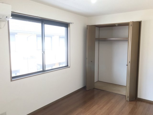 プレステージ芦屋F棟の居間・リビング|たっぷり収納あります