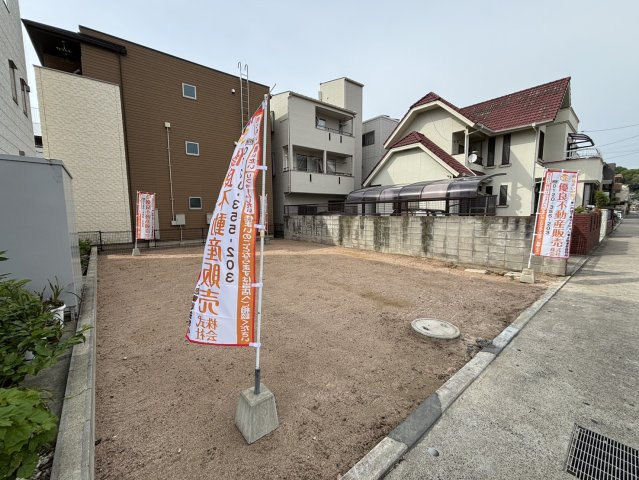 安芸郡府中町桃山1丁目の前面道路含む現地写真