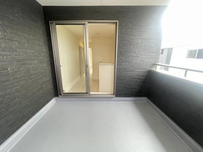 【バルコニー】 | 八重瀬町与座（全6棟）3号棟 | 3号棟　インナーバルコニー♪（2階ホールからバルコニー出入り可）