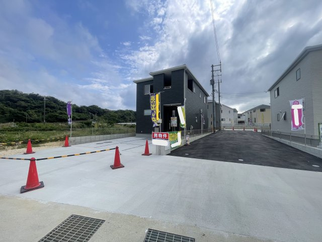 八重瀬町与座（全6棟）3号棟の外観|3号棟　並列駐車3台可♪