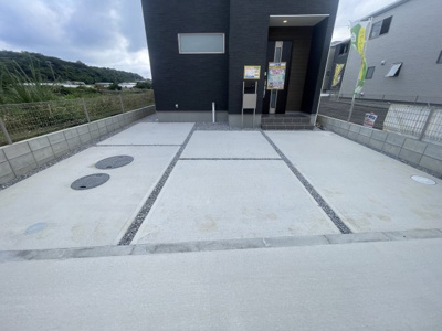 【駐車場】 | 八重瀬町与座（全6棟）3号棟 | 3号棟　並列駐車3台可♪