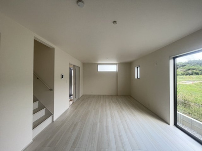【居間・リビング】 | 八重瀬町与座（全6棟）3号棟 | 3号棟　LDK18帖＋畳コーナー付き♪リビング階段♪