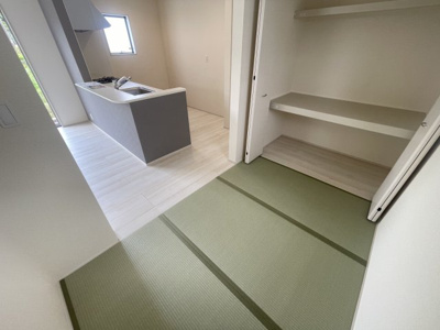 【和室】 | 八重瀬町与座（全6棟）3号棟 | 3号棟　畳コーナー3帖＋収納付き♪