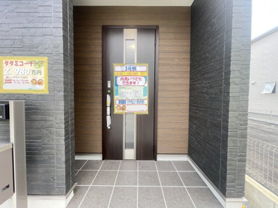 【玄関】 | 八重瀬町与座（全6棟）3号棟 | 3号棟　スマートキー付き♪