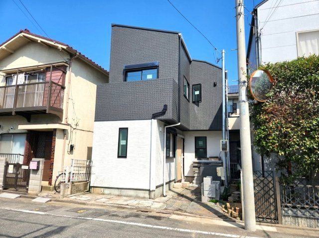 練馬区田柄4丁目 限定1棟|南向きで暖かな光の届く家
2階建　2LDK　小屋裏収納　カースペース付
【人気の光が丘エリア♪♪　南側8ｍ公道に面した陽当り良好な新築戸建】
光ヶ丘公園にも近く住環境良好です