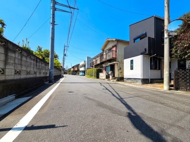 練馬区田柄4丁目 限定1棟の前面道路含む現地写真|南側約8.0ｍ公道に面した整形地
開放感溢れる立地で陽当り・風通し良好♪♪