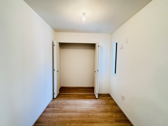 柏市中原１丁目新築戸建【酒井根東小学校:4分】の洋室|1F3.4帖洋室スペース