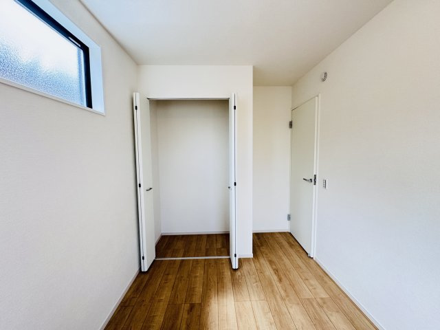 柏市中原１丁目新築戸建【酒井根東小学校:4分】の収納|5帖洋室収納