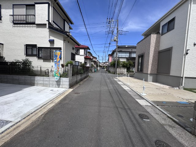 柏市中原１丁目新築戸建【酒井根東小学校:4分】の前面道路含む現地写真|北東側前面道路