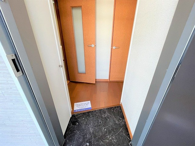 レオパレス板原の玄関