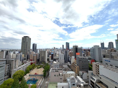 【展望】 | ブランズタワー梅田North | 東向きで前に建物がないため、朝日がきれいに入ってきます