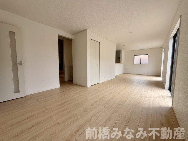 【新築】前橋市青柳町第28　４号棟(全10棟)　クレイドルガーデン　新築建売分譲の居間・リビング|こちらの居間で趣味の時間をお楽しみください