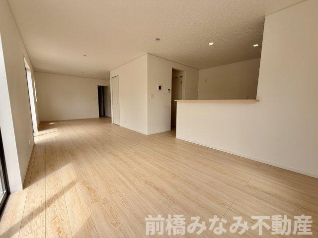 【新築】前橋市青柳町第28　４号棟(全10棟)　クレイドルガーデン　新築建売分譲の居間・リビング|ゆったりとした居間です