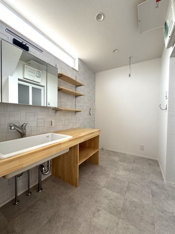 江南区日水3丁目　新築戸建の独立洗面台