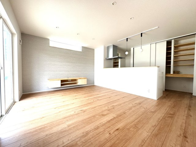 江南区日水3丁目　新築戸建の居間・リビング