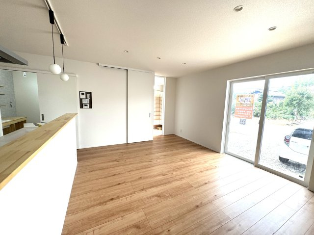 江南区日水3丁目　新築戸建の居間・リビング