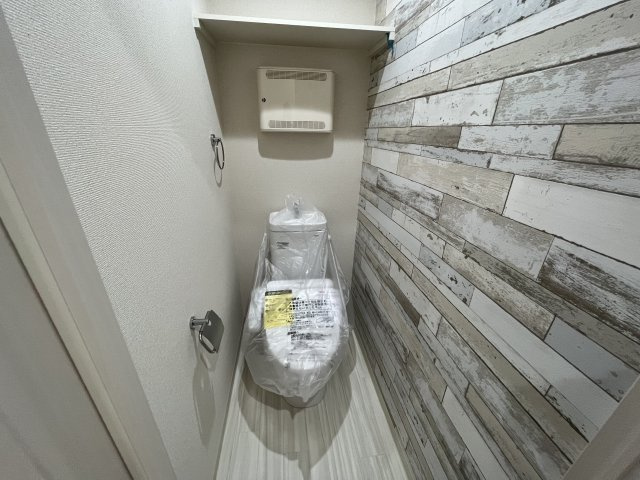 温水洗浄便座付きのトイレです♪