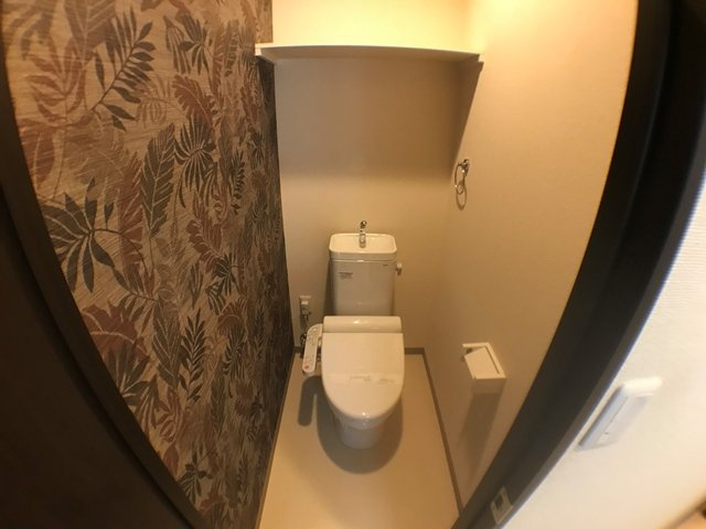 温水洗浄便座付きのトイレです♪