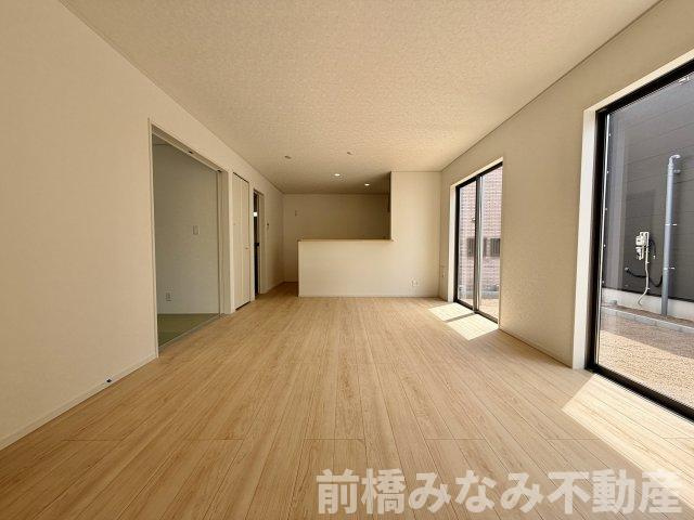 【新築】前橋市青柳町第28　８号棟(全10棟)　クレイドルガーデン　新築建売分譲の居間・リビング|リビングです