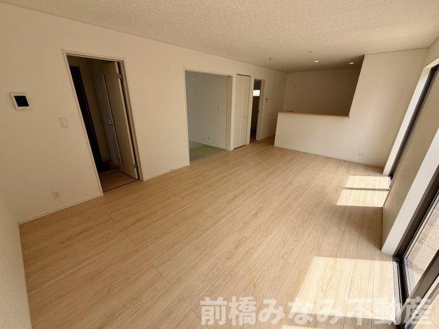 【新築】前橋市青柳町第28　８号棟(全10棟)　クレイドルガーデン　新築建売分譲の居間・リビング|ゆったり過ごせる居間です