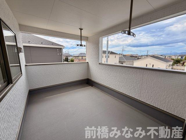 【新築】前橋市青柳町第28　８号棟(全10棟)　クレイドルガーデン　新築建売分譲のバルコニー|お洗濯にも便利なバルコニー付き