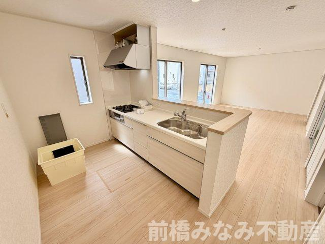 【新築】前橋市青柳町第28　８号棟(全10棟)　クレイドルガーデン　新築建売分譲のキッチン|コンパクトなキッチンで掃除もラクラク