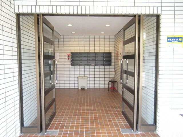 スカイハイツ南行徳のエントランス