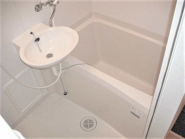 レオパレスエーデルハイムの浴室|嬉しいバス・トイレ別です♪