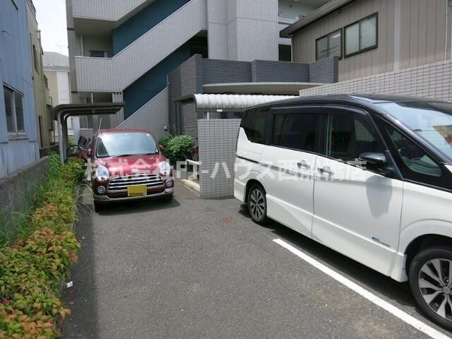 プレジールの駐車場