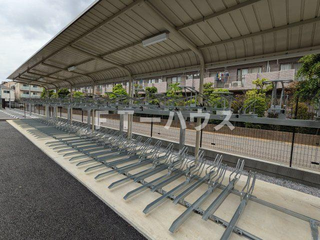 ケイディーエックスレジデンス原木中山の駐車場
