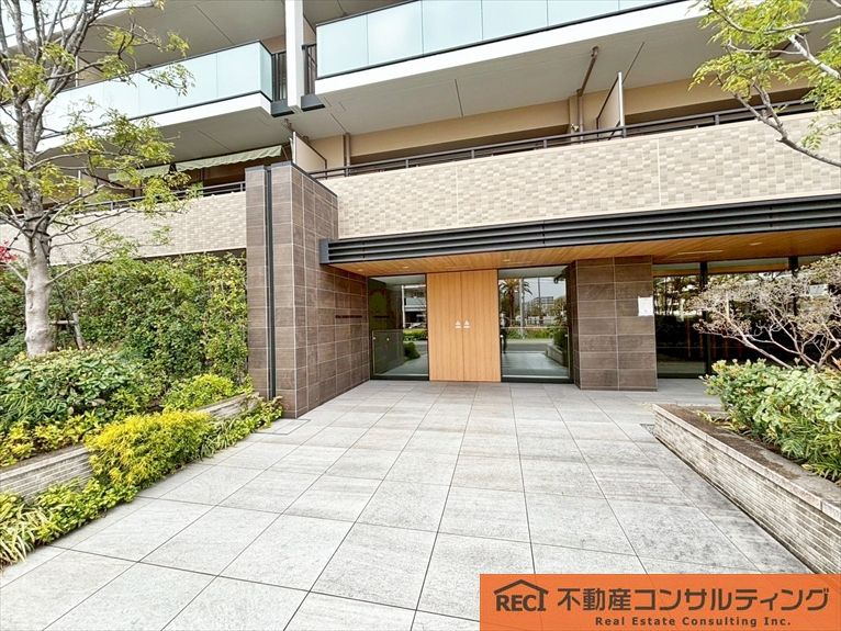 ルネ西宮甲子園のエントランス