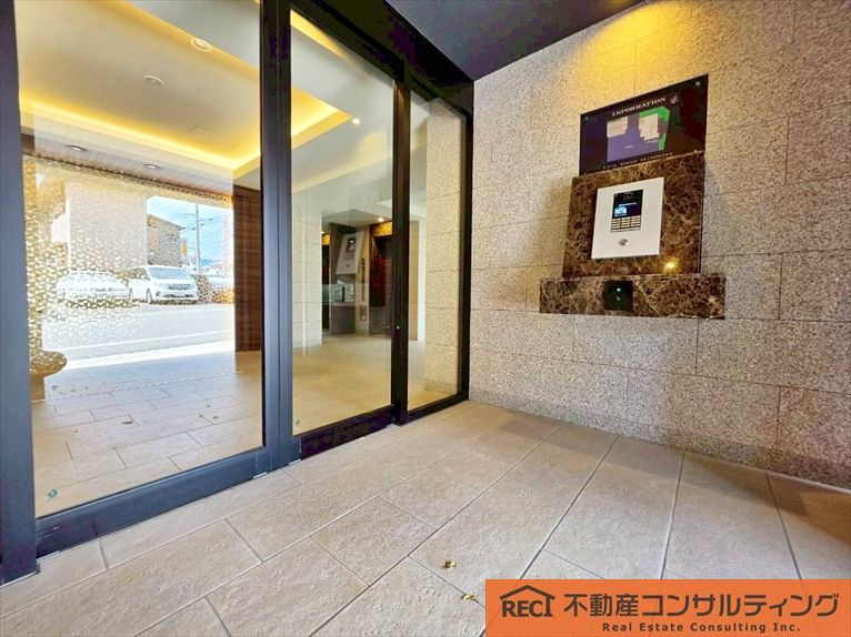 エヌヴィ六甲篠原のエントランス|令和3年築の築浅マンション