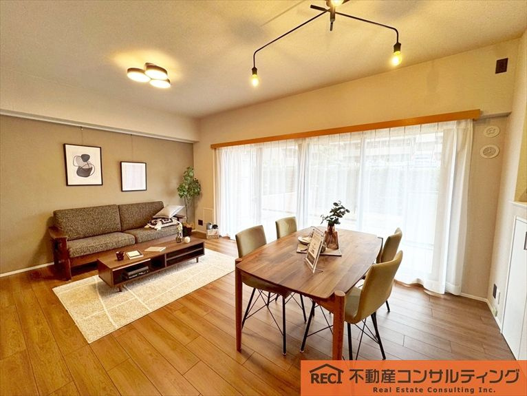 イトーピア香櫨園酒蔵通りの居間・リビング|専用庭・テラス付き♪